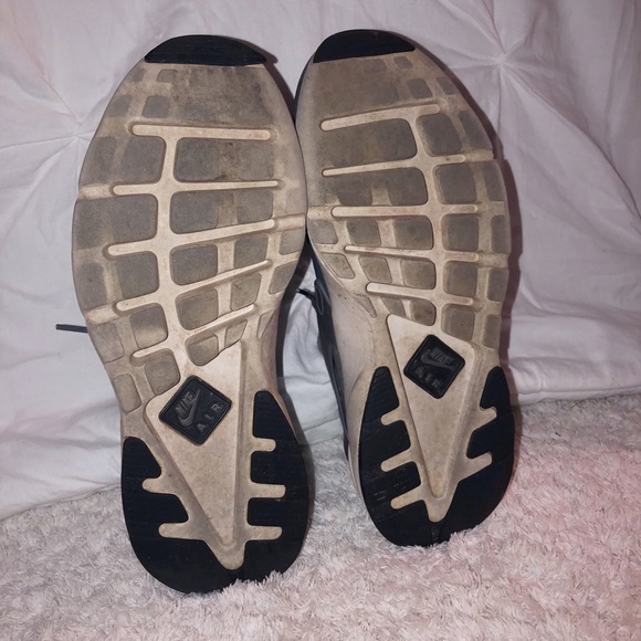 Nike Huaraches - Picture 5 of 6